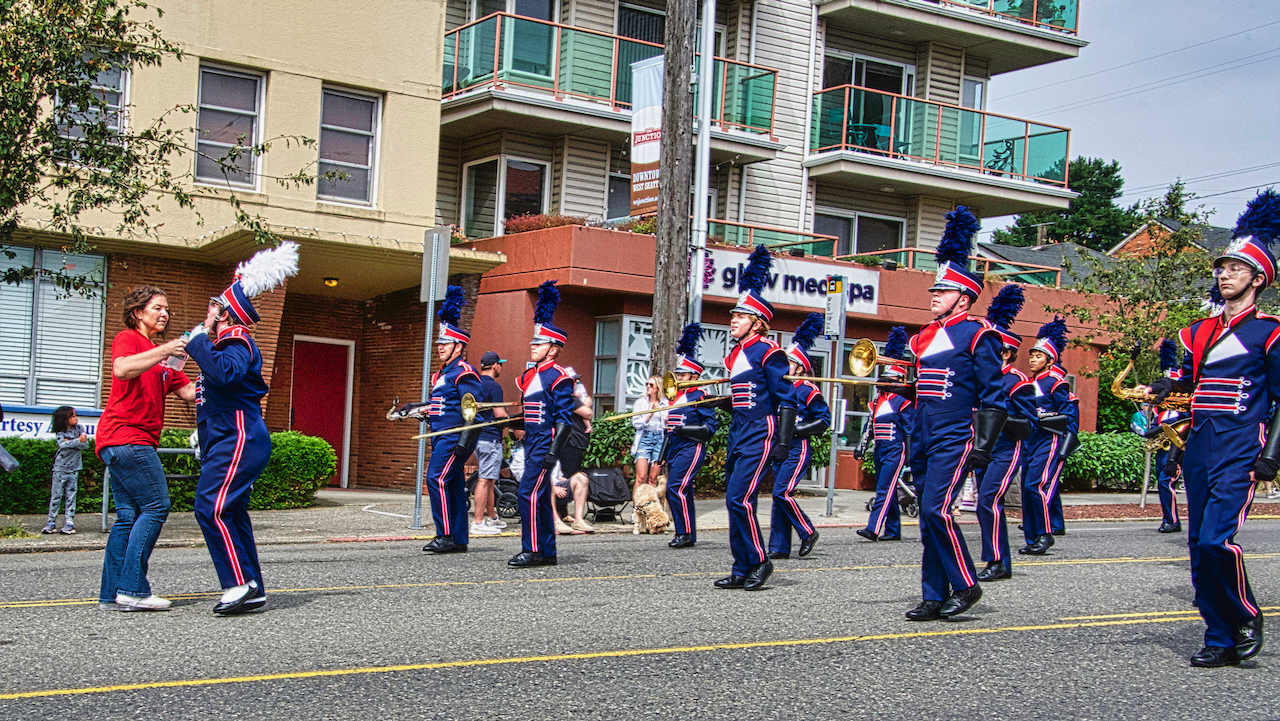 West Seattle Grand Parade sees the resumption of a tradition Westside